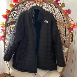 North Face reversible Mossbud winter coat. Very warm, cozy and soft size 3 XL.